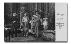 Hella Moja zwischen zwei Herren und einem "Mohren"