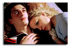 Jasmin und Senad im Bett